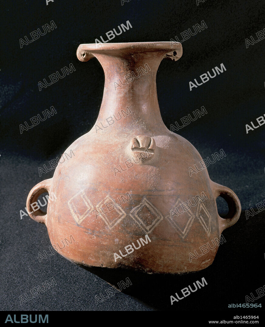 ARTE PRECOLOMBINO. INCA. S. XV-XVI (S. XV-S. XVI). JARRON INCA del tipo aríbalo, denominado así por su semejanza con los jarrones griegos. Años 1400-1533. Procede del Perú. Colección particular.