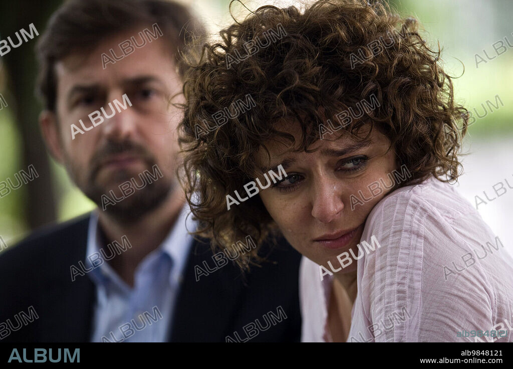 NANNI MORETTI and VALERIA GOLINO in QUIET CHAOS, 2008 (CAOS CALMO), directed by ANTONIO LUIGI GRIMALDI. Copyright FANDANGO/PORTOBELLO PICTURES/PHOENIX FILM INVESTMENT.