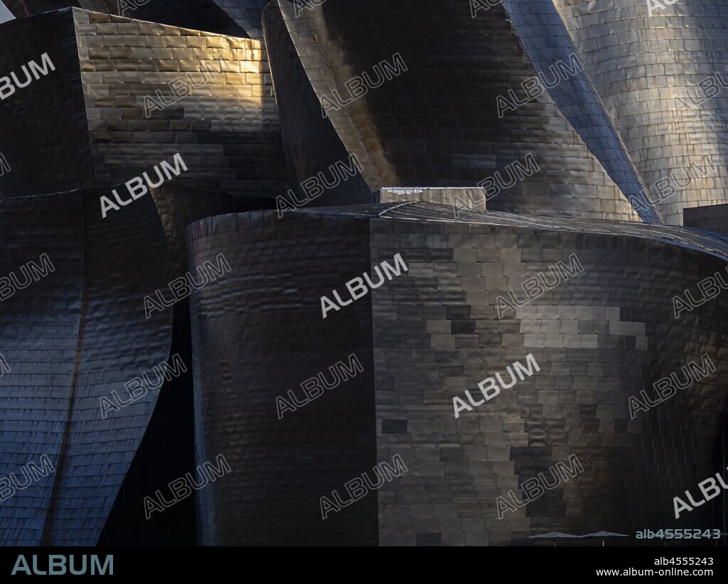 Guggenheim Museum Bilbao, siglo XX, diseñado por Frank O. Gehry, Bilbao, Pais Vasco, Spain.