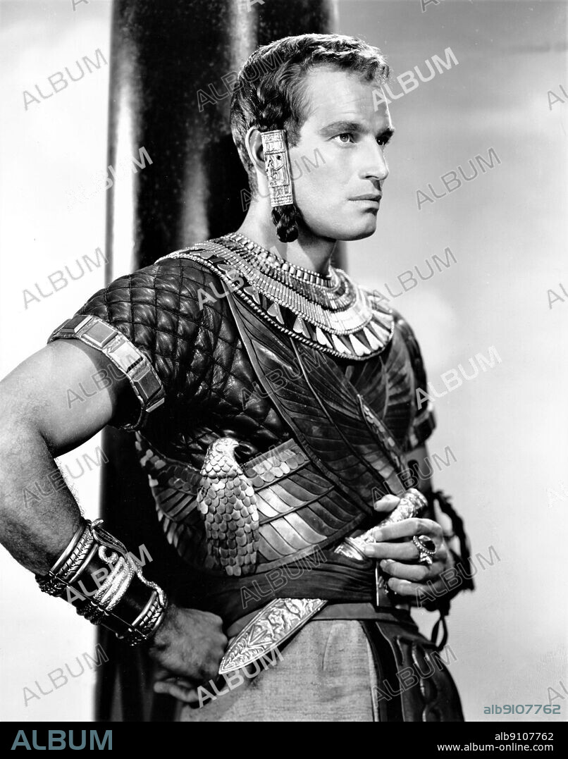CHARLTON HESTON en LOS DIEZ MANDAMIENTOS, 1956 (THE TEN COMMANDMENTS), dirigida por CECIL B DEMILLE. Copyright PARAMOUNT PICTURES.