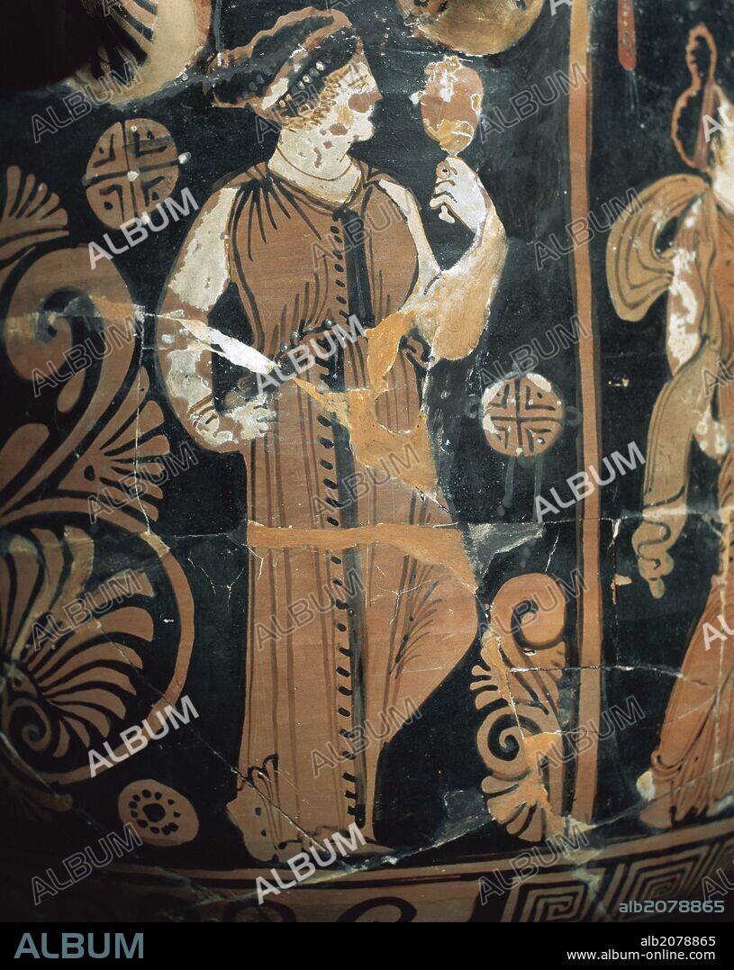 Hydria italote. Greek pottery depicting a woman looking in a hand mirror. Red figures. 340-320 BC. Archaeological Museum of Paestum. Italy.