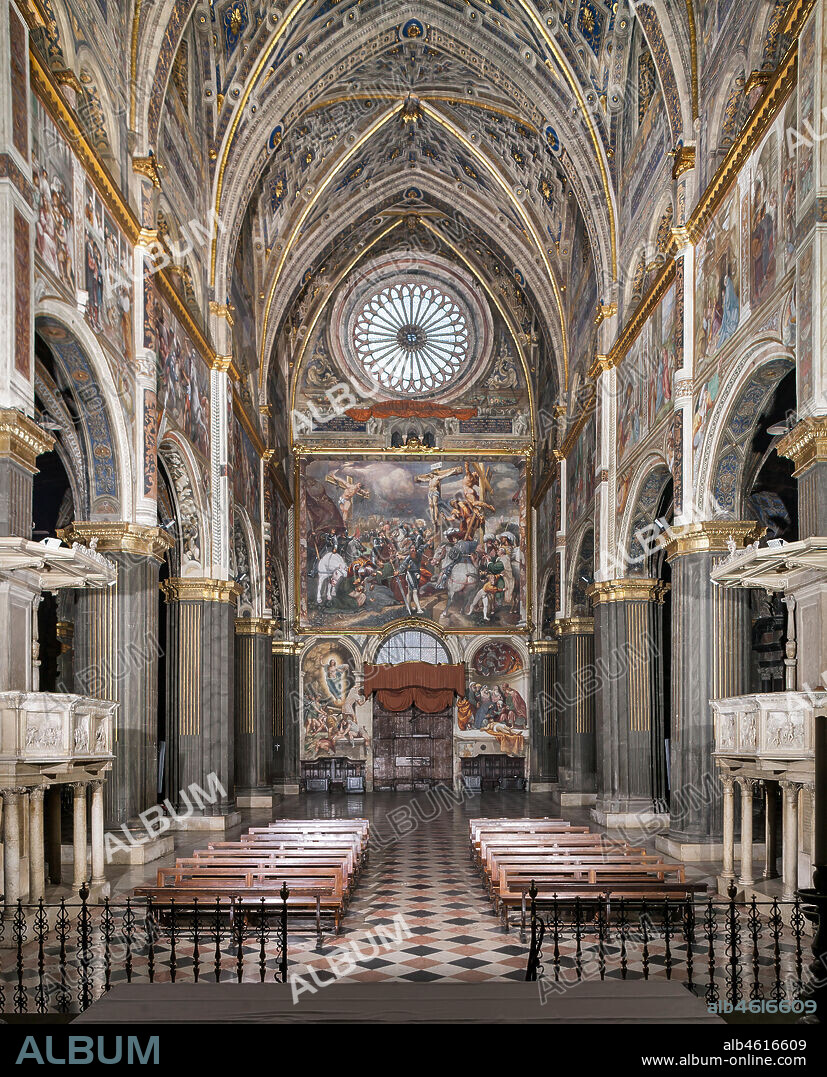 Cremona, Duomo ((the Cathedral of Santa Maria Assunta), interior: view of the nave and the counterfaçade with the "Crucifixion", fresco by Pordenone (Giovanni Antonio de' Sacchis), 1521.