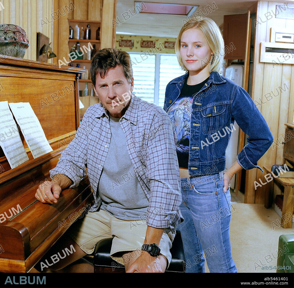 KRISTEN BELL and TIM MATHESON in THE KING AND QUEEN OF MOONLIGHT BAY, 2003, directed by SAM PILLSBURY. Copyright LARRY LEVINSON PRODUCTIONS.