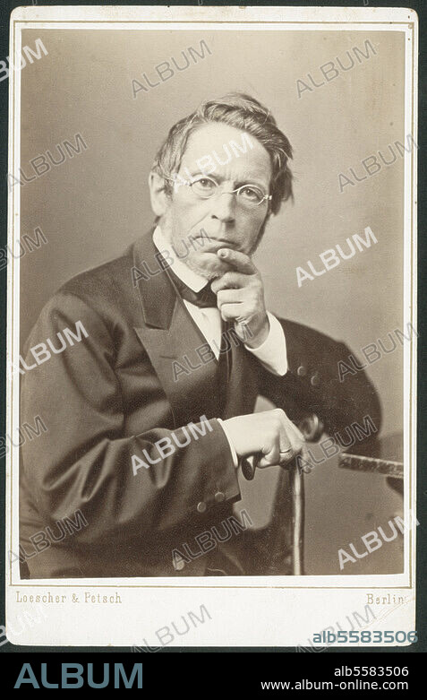 Droysen, Johann Gustav. 6.7.1808 (Treptow a. d. Rega) - 19.6.1884 (Berlin). Historiker und Politiker. - Portrait - Foto (Loescher u. Petsch), um 1880. Berlin, Sammlung Archiv für Kunst und Geschichte.