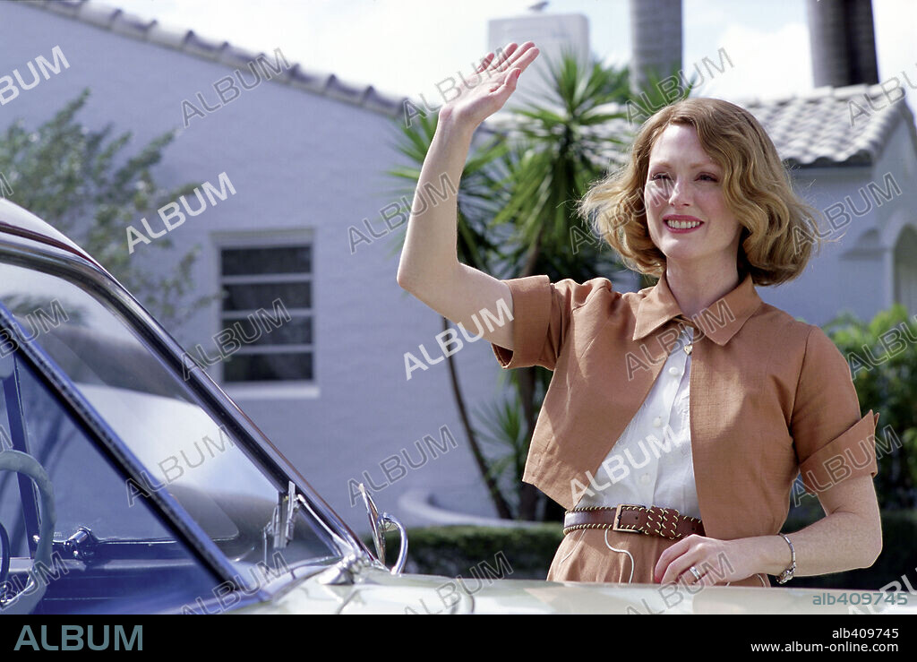 JULIANNE MOORE in THE HOURS, 2002, directed by STEPHEN DALDRY. Copyright PARAMOUNT PICTURES.