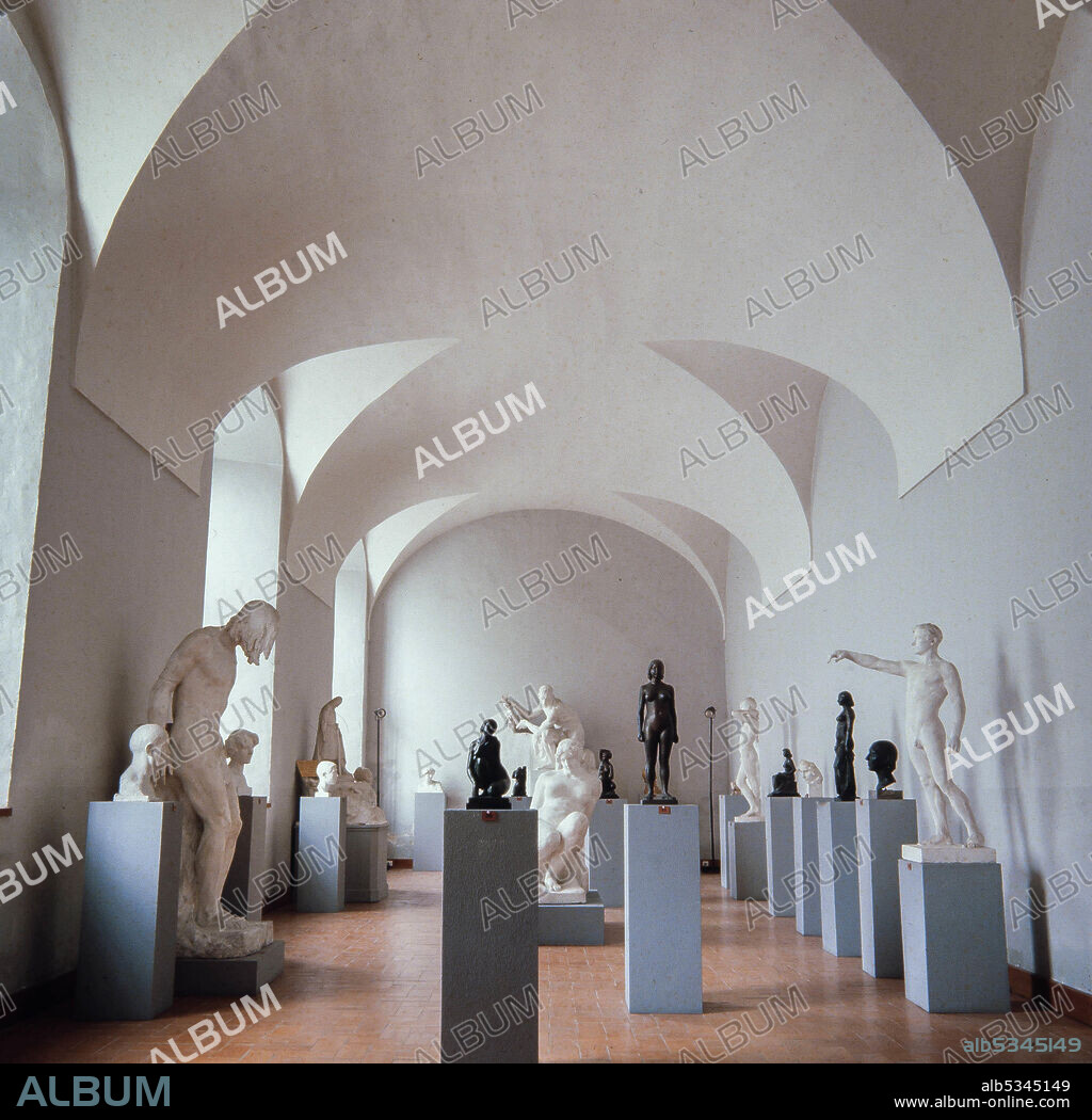JOSEP CLARA . Sala del Museu de la Garrotxa, Olot. Esculturas de Josep Clarà.