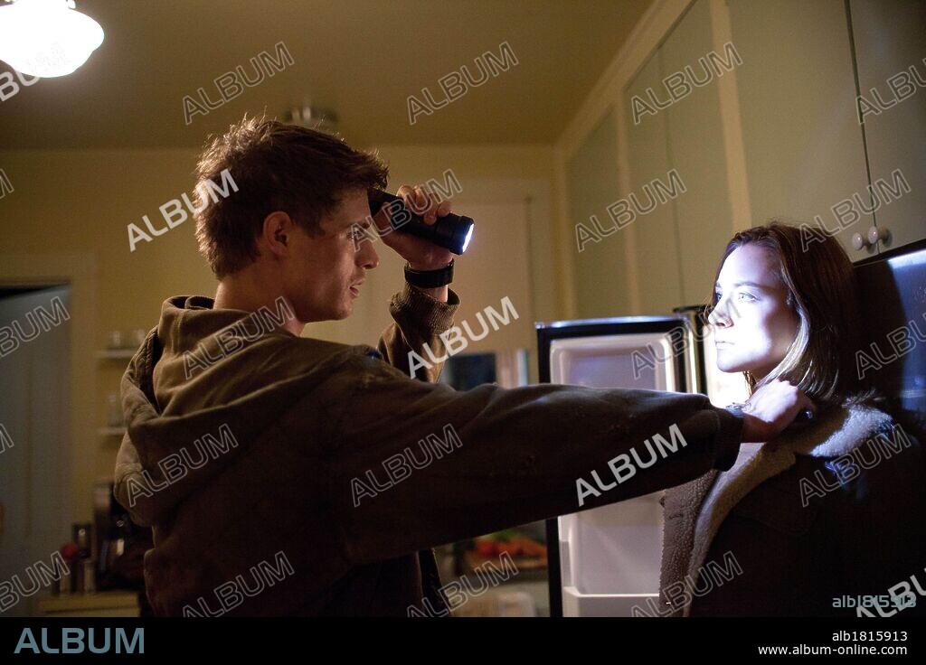 MAX IRONS y SAOIRSE RONAN en HOST, THE [LA HUESPED], 2013 (THE HOST), dirigida por ANDREW NICCOL. Copyright CHOCKSTONE PICTURES.