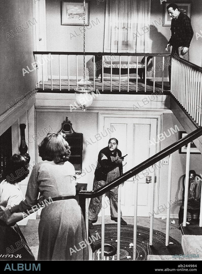 HUMPHREY BOGART en HORAS DESESPERADAS, 1955 (THE DESPERATE HOURS), dirigida por WILLIAM WYLER. Copyright PARAMOUNT PICTURES.