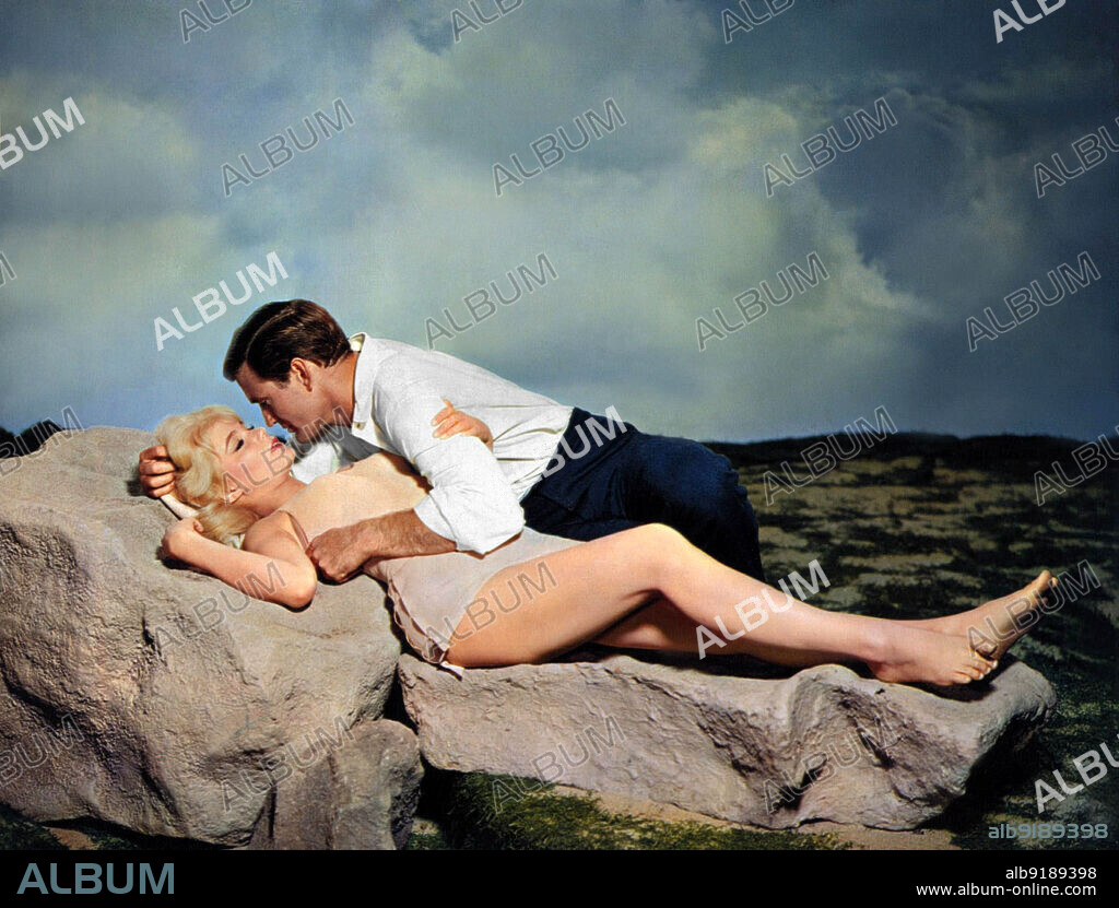 ROD TAYLOR and YVETTE MIMIEUX in THE TIME MACHINE, 1960, directed by GEORGE PAL. Copyright M.G.M.