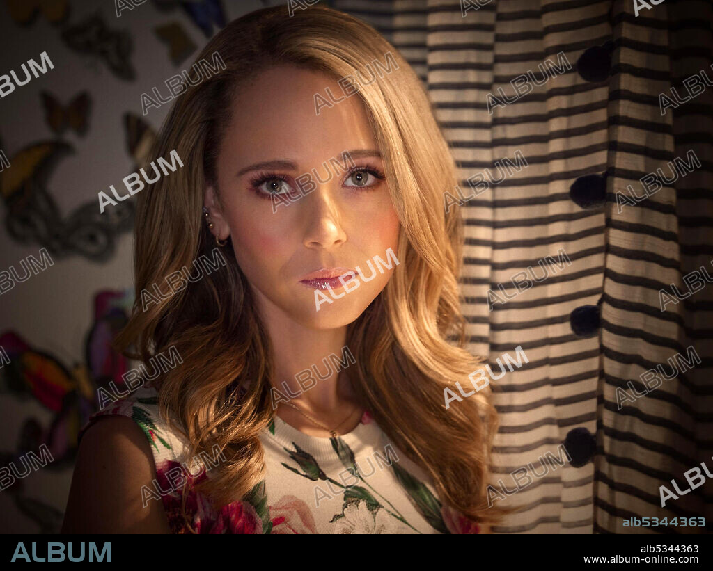JUNO TEMPLE in DIRTY JOHN, 2020, directed by KAT CANDLER. Copyright ATLAS ENTERTAINMENT.