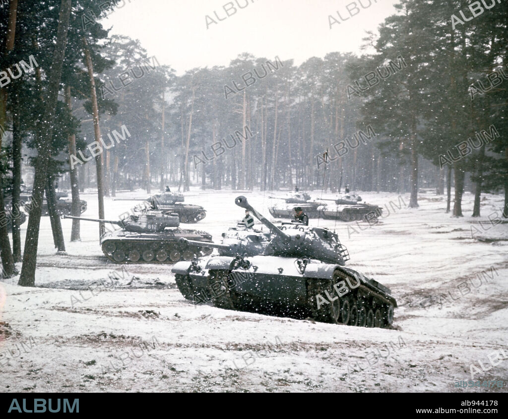 LA BATALLA DE LAS ARDENAS, 1965 (BATTLE OF THE BULGE), dirigida por KEN ANNAKIN. Copyright WARNER BROTHERS.