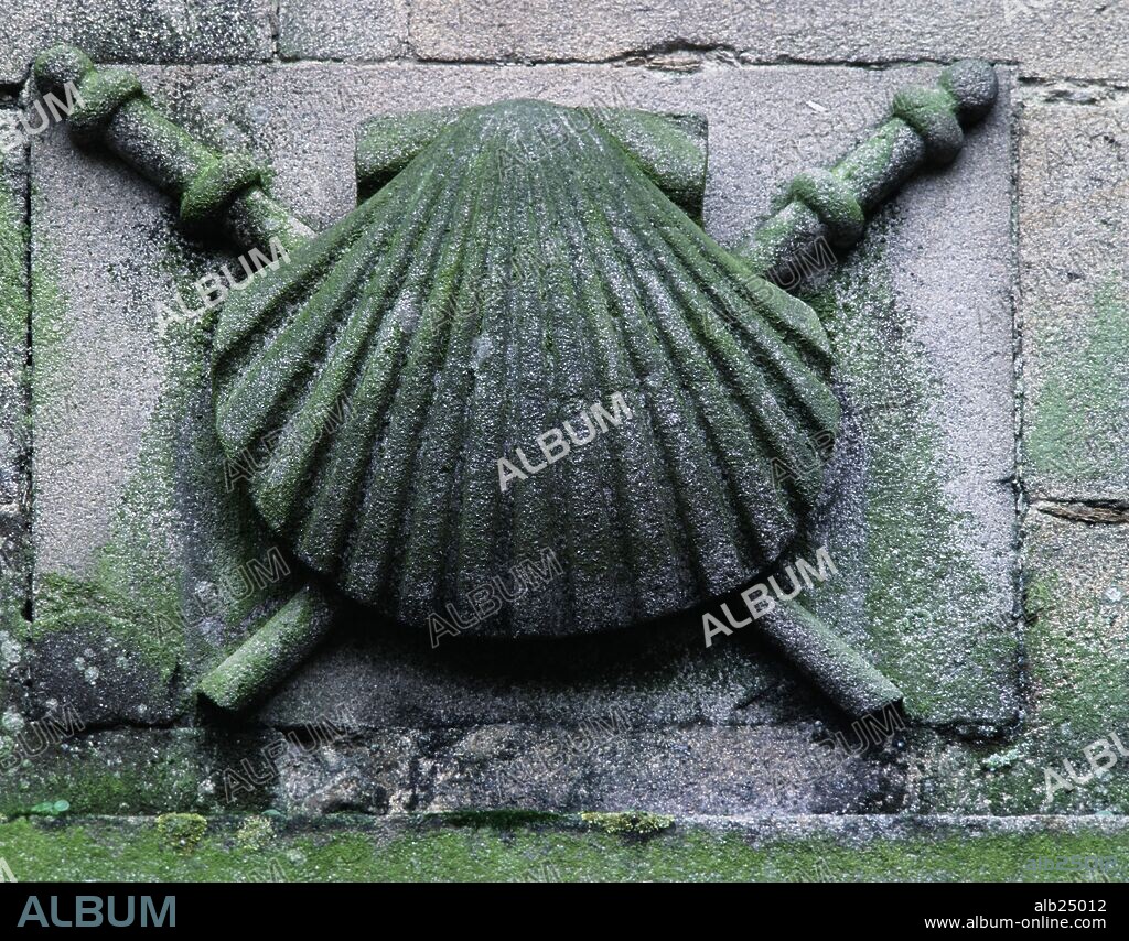 FERNANDO CASAS Y NOVOA. Concha Vieira, en la pared de la Catedral de Santiago de Compostela. La Coruña, Galicia.