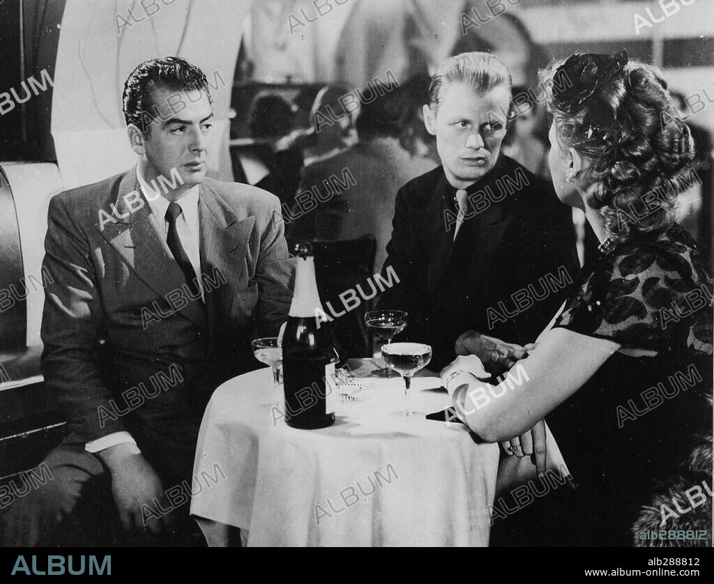 RICHARD WIDMARK and VICTOR MATURE in KISS OF DEATH, 1947, directed by HENRY HATHAWAY. Copyright 20TH CENTURY FOX.