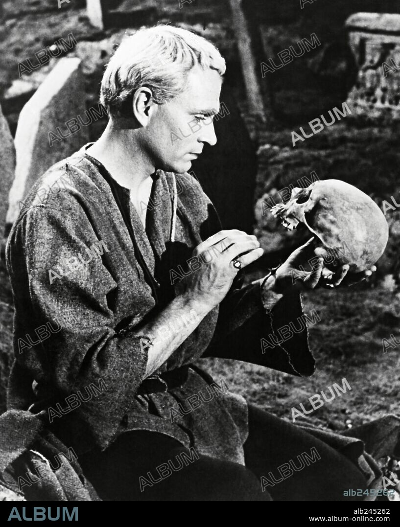 Laurence Kerr Olivier. LAURENCE OLIVIER in HAMLET, 1948, unter der Regie von LAURENCE OLIVIER. Copyright TWO CITIES/RANK.
