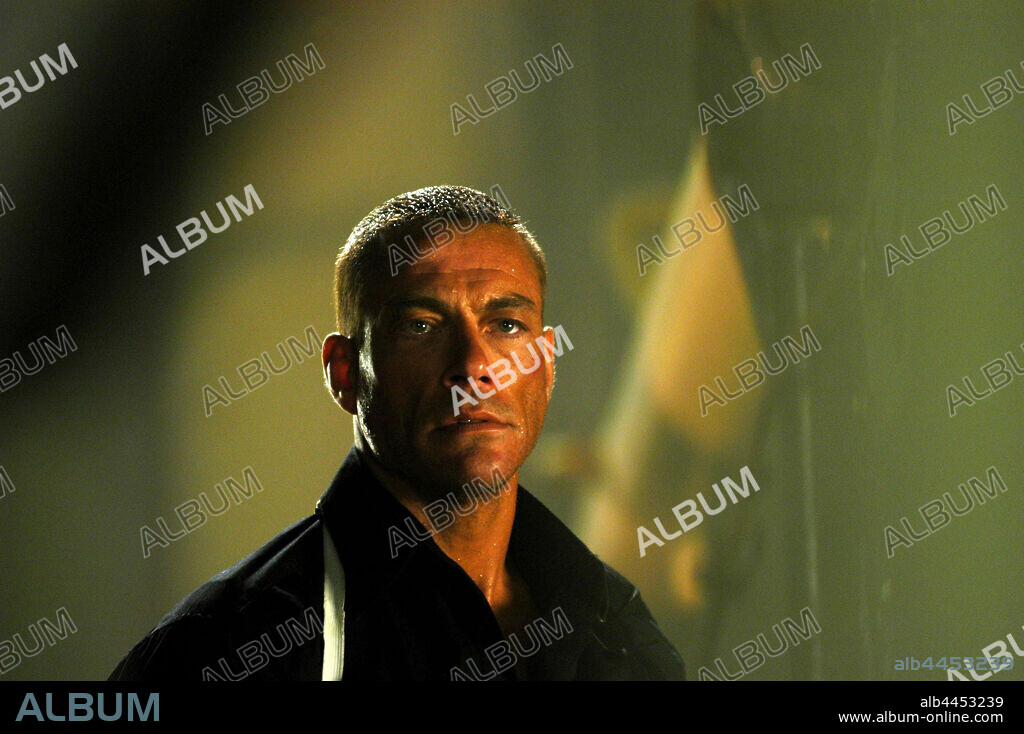 JEAN-CLAUDE VAN DAMME in WAKE OF DEATH - RACHE IST ALLES, WAS IHM BLIEB, 2004 (WAKE OF DEATH), unter der Regie von PHILIPPE MARTINEZ. Copyright BAUER MARTINEZ STUDIOS/FRAME WERK PRODUKTION GMBH&CO.KG/LUCK.