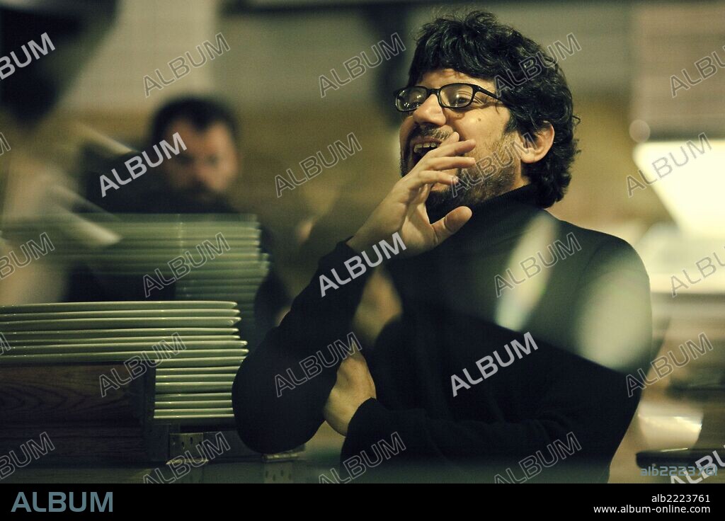 SANTI AMODEO en QUIEN MATO A BAMBI?, 2013, dirigida por SANTI AMODEO. Copyright RODAR Y RODAR CINE Y TELEVISION S.L.