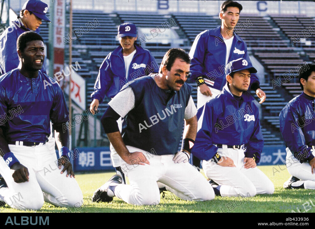 DENNIS HAYSBERT and TOM SELLECK in MR BASEBALL, 1992, directed by FRED SCHEPISI and KEN TAKAKURA. Copyright UNIVERSAL PICTURES / LARI, EMILIO.
