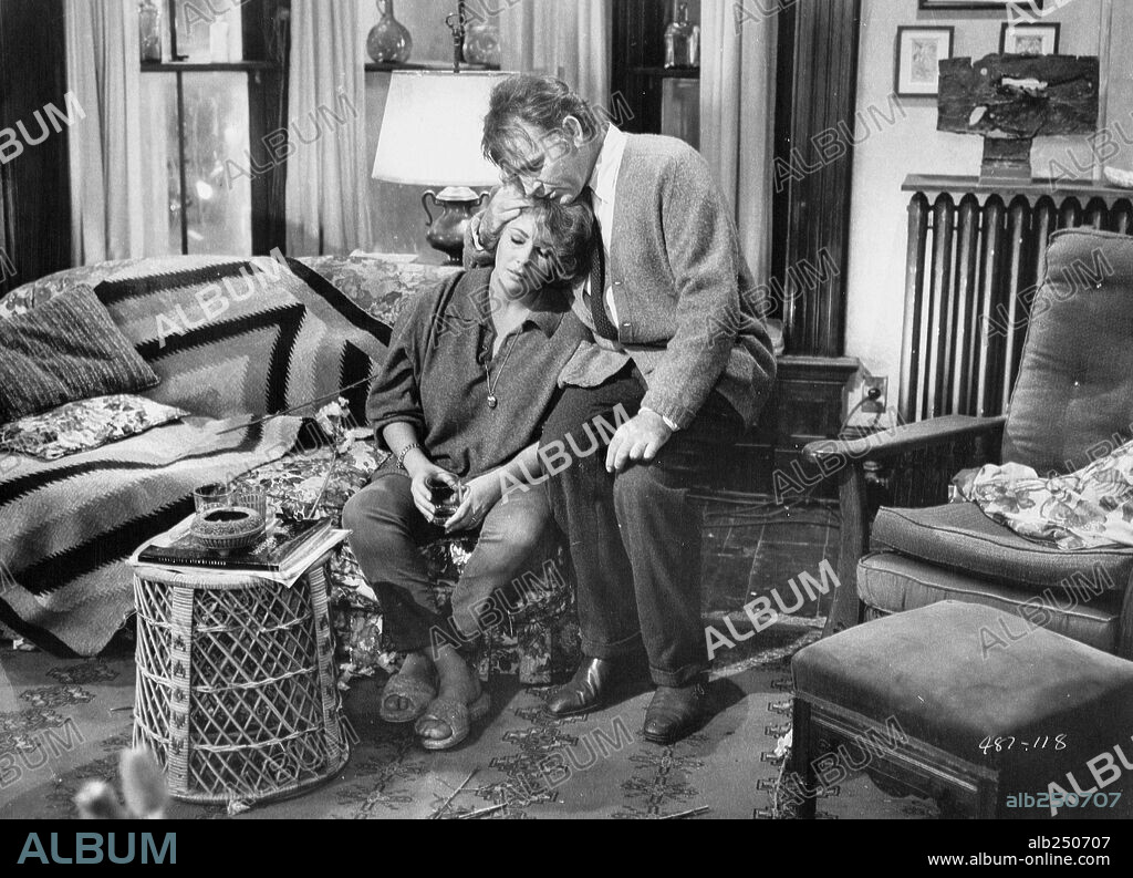 ELIZABETH TAYLOR and RICHARD BURTON in WHO'S AFRAID OF VIRGINIA WOOLF?, 1966, directed by MIKE NICHOLS. Copyright WARNER BROTHERS.