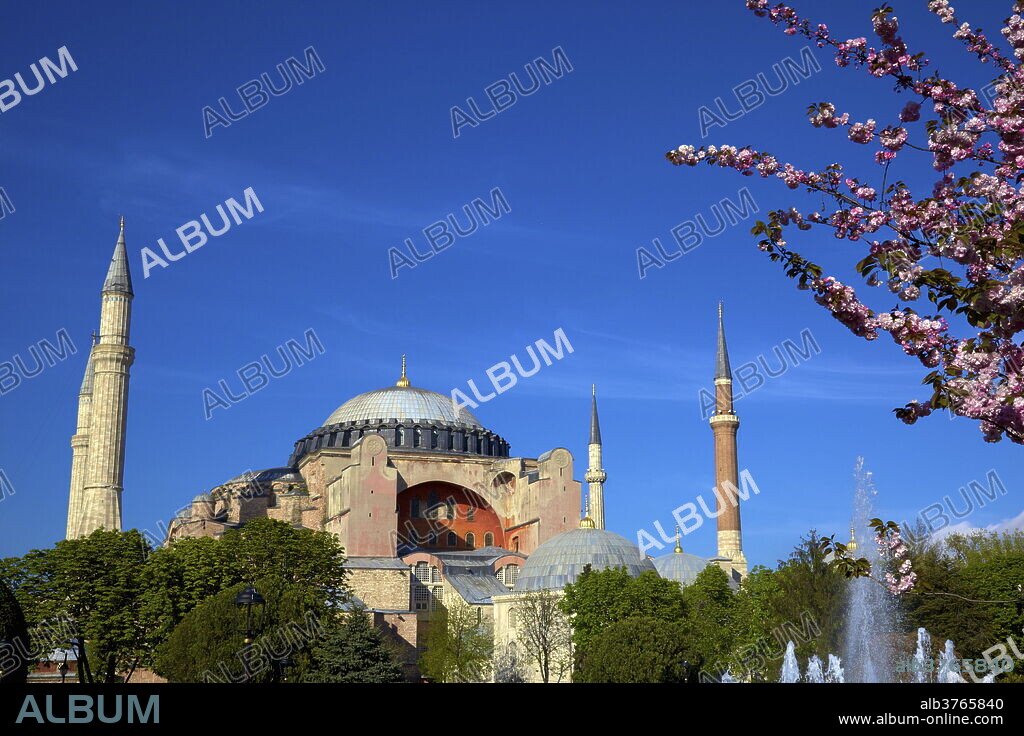 Hagia Sophia (Aya Sofya) (The Church of Holy Wisdom), UNESCO World Heritage Site, Istanbul, Turkey, Europe.