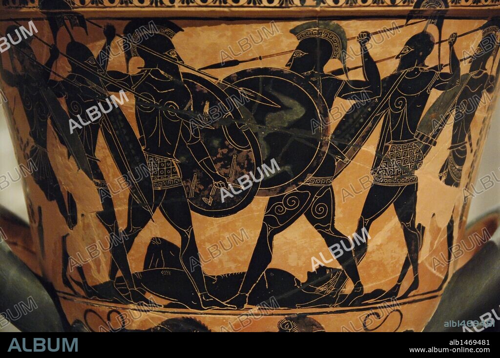 ARTE GRIEGO. CRATERA ática pintada con FIGURAS NEGRAS representando una BATALLA HOMERICA ALREDEDOR DEL CUERPO DE UN GUERRERO MUERTO (que posiblemente sea Patroclo). Procede de Pharsala. Datada hacia el año 530 a. C. Detalle. Museo Arqueologico Nacional. Atenas. Grecia.