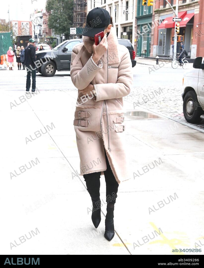 November 13, 2017 - New York City, New York, USA - 11/13/17.Bella Hadid is seen in New York City. 13/11/2017