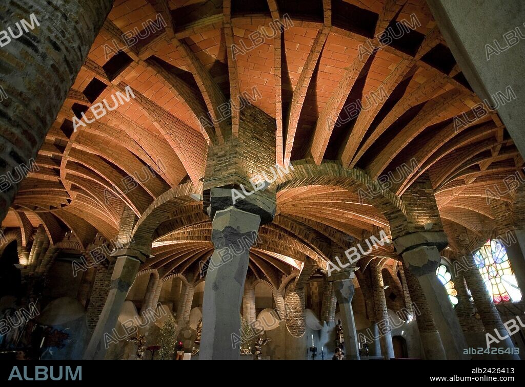 ANTONI GAUDÍ. Crypt Church Colonia Güell.
