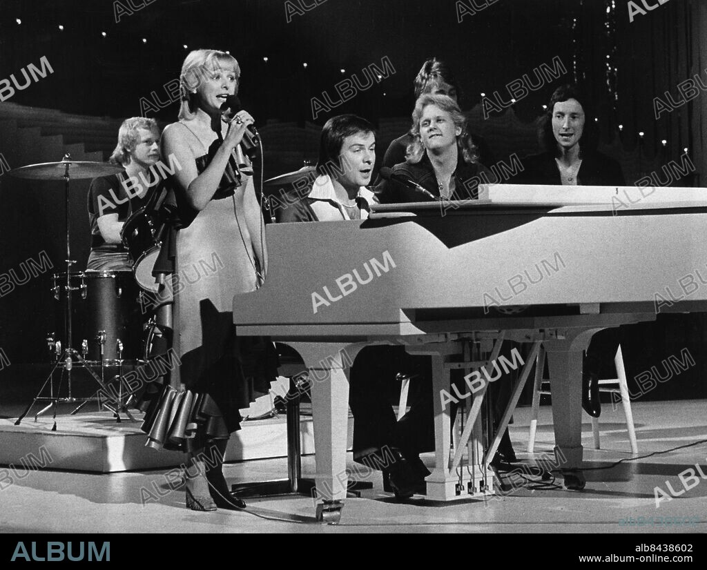 STOCKHOLM 19780211. Svenska dansbandet Wizex med Kikki Danielsson som sångerska deltager i den svenska Melodifestivalen 1978 där de kom på andra plats, vid pianot syns Lasse Holm.. Foto: Bernt Claesson / EXP / SCANPIX / Kod: 8 . ** OUT AFTONBLADET, PUNKT SE **.