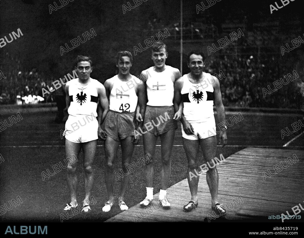 ARKIV 1934 . Hundrameterslöparna i den klassiska landskampen Sverige-Tyskland på Stadion 1934 som Sverige vann med 2/3:s poäng. Från vänster tysken Erich Borchmeyer, Lennart Lindgren, Lennart Strandberg och tysken Gerd Hornberger.. Sprinters in the international Sweden-Germany 1934.. Foto: TT / Kod 1900.