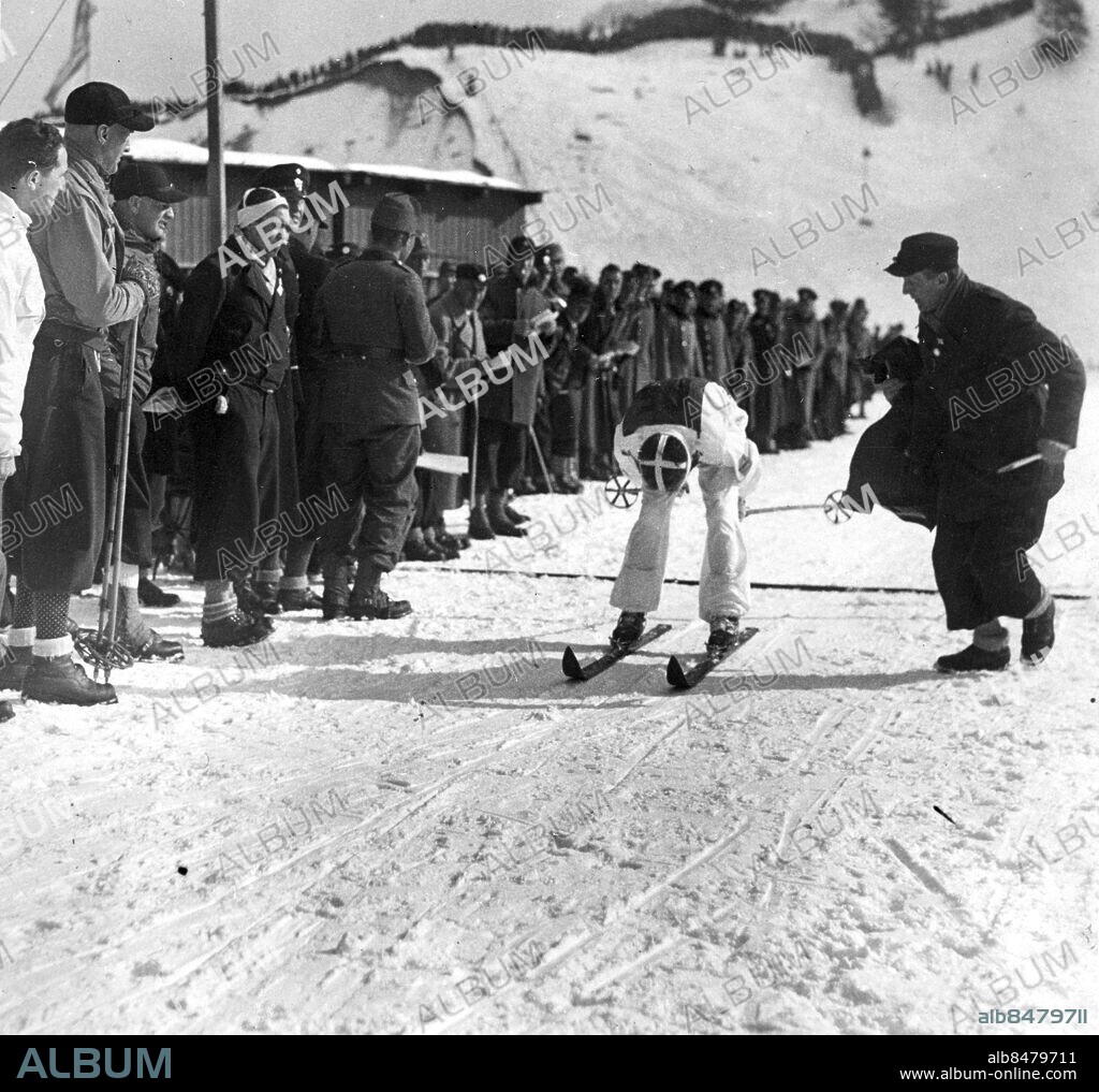 ARKIV -1936 Erik "Kiruna Lasse" Larsson går i mål segrare i 18 km loppet vid vinter-OS i Garmich Partenkirchen . Foto:Reportagebild Kod: 194 . COPYRIGHT SCANPIX SWEDEN.
