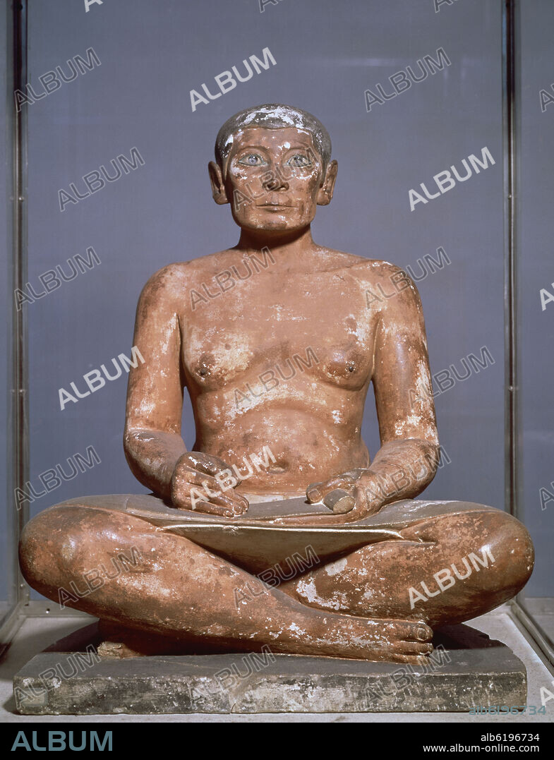 ESCRIBA SENTADO - PROCEDENTE DE SAQQARA - ESCULTURA DEL IMPERIO ANTIGUO - HACIA 2700-2200 AC.