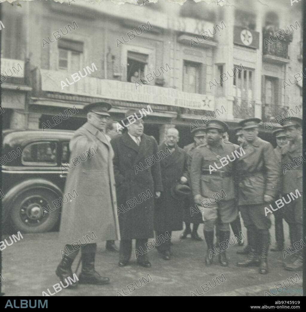 Alcalá de Henares (Madrid), noviembre de 1937. Juan Negrín, Manuel Azaña, el Campesino y el general Miaja en Alcalá de Henares,.