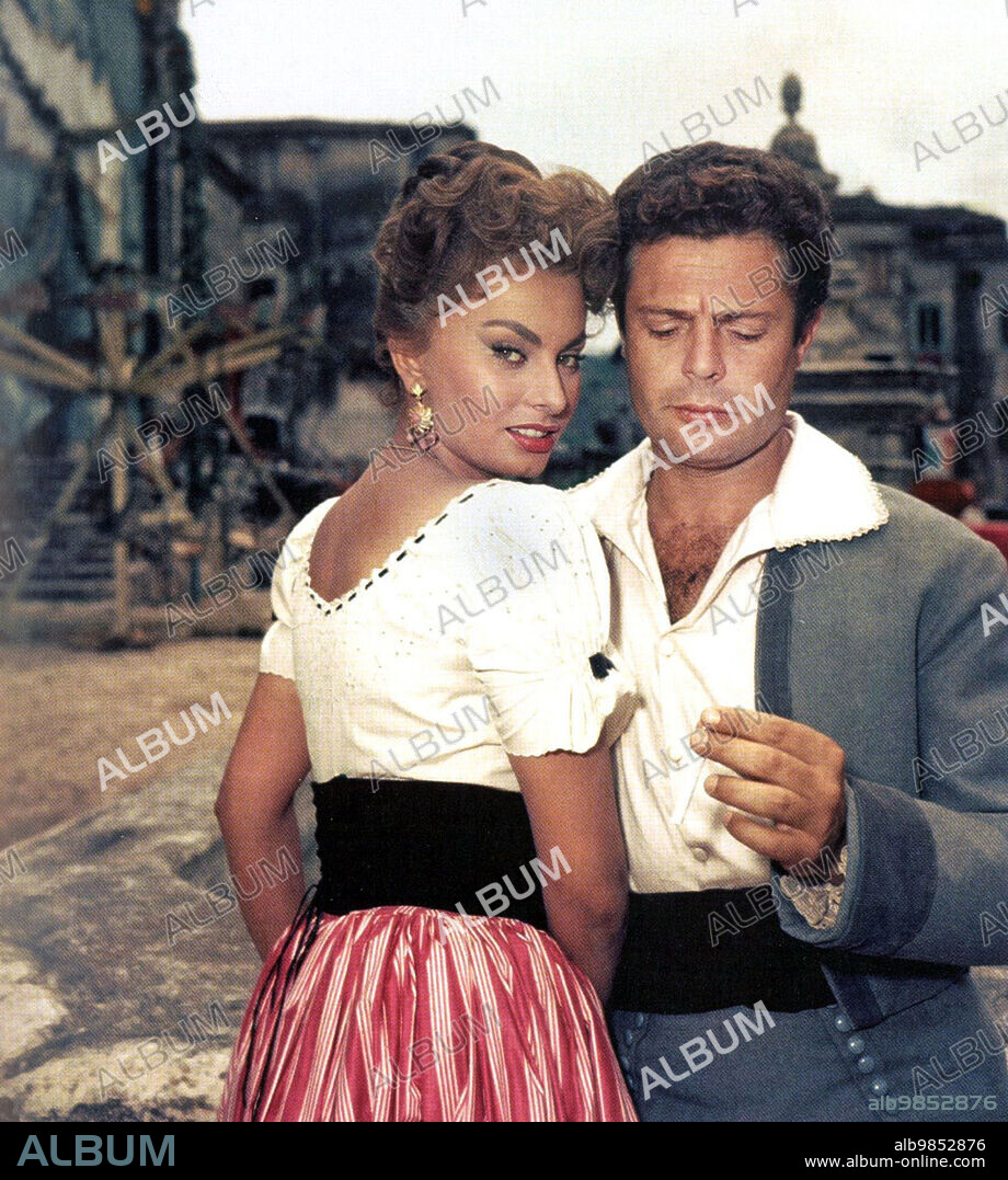 LOREN SOPHIA / LOREN SOFIA 1934/ and MARCELLO MASTROIANNI. MARCELLO MASTROIANNI and SOPHIA LOREN in THE MILLER'S WIFE, 1955 (LA BELLA MUGNAIA), directed by MARIO CAMERINI. Copyright TITANUS.