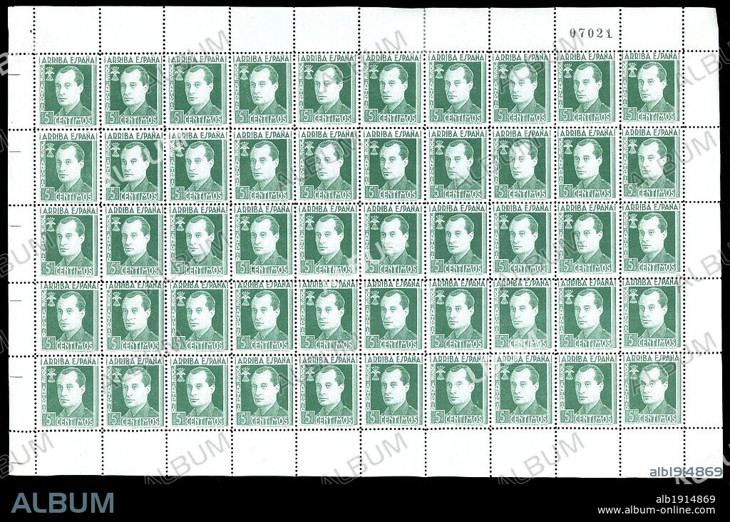 Hoja con 50 viñetas de 5 céntimos con la imagen de José Antonio Primo de Rivera. Guerra civil española (1936-1939).