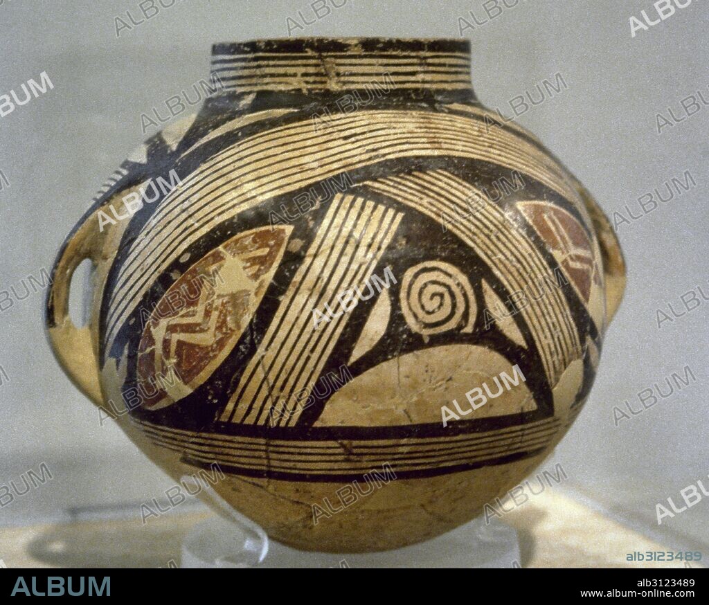 PREHISTORIA. NEOLITICO. GRECIA. VASO GLOBULAR con decoración en rojo y marrón. Data del final del Neolítico, IV milenio a. C. Hallado en Dimini (Thessalia). Museo Arqueológico Nacional. Atenas.