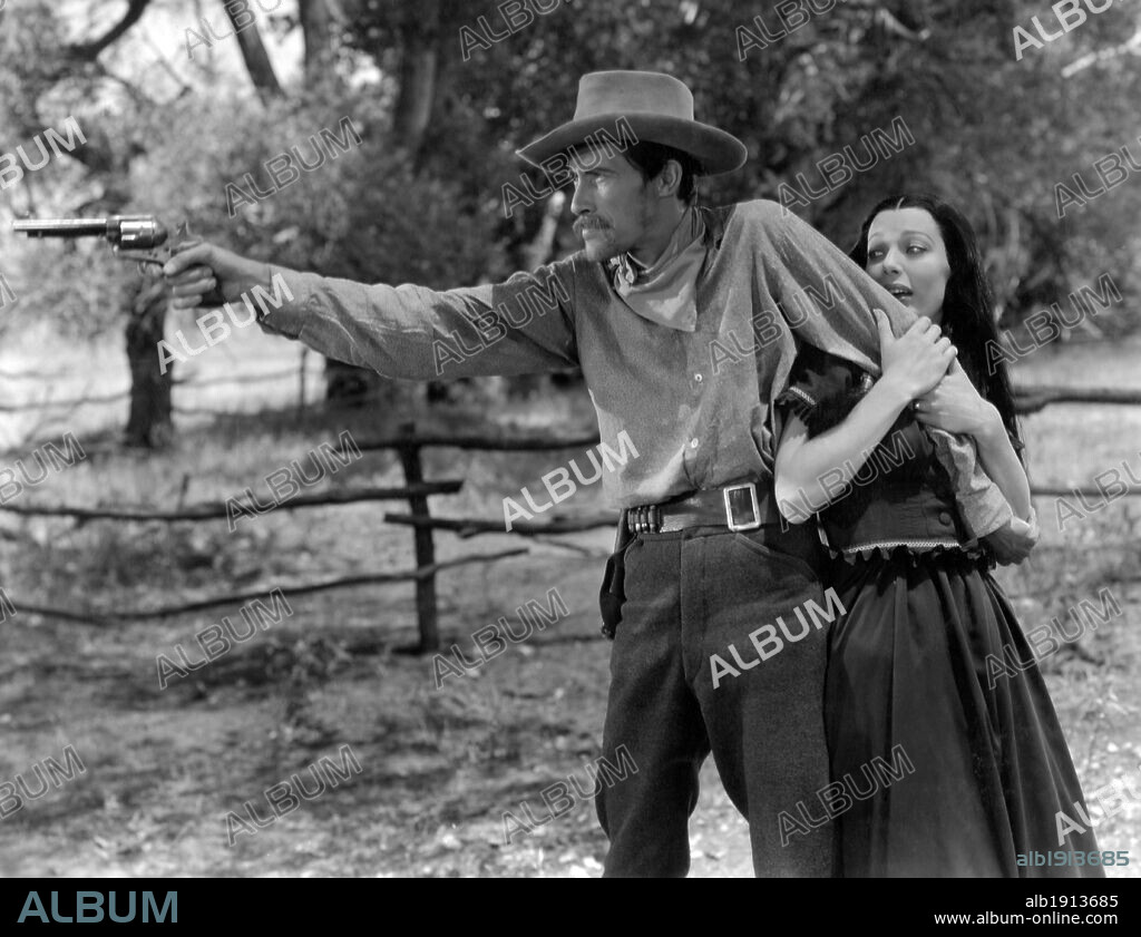 JOHN CARRADINE y LORETTA YOUNG en RAMONA, 1936, dirigida por HENRY KING. Copyright 20TH CENTURY FOX.
