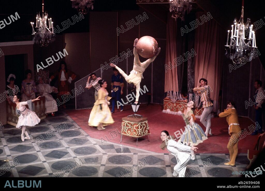 MOLIERE   JEAN BAPTISTE POQUELIN  ESCRITOR FRANCES . 1622 - 1673  TEATRO." EL ENFERMO IMAGINARIO " REPRESENTACION TEATRAL EN MADRID , AÑO 1969  DIRECCION , JOSE MARIA LOPERENA  VERSION VILA CASAS.