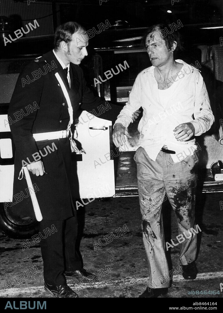 STOCKHOLM 20030415 . Tre personer dödades när Baader Meinhof-ligan sprängde västtyska ambassaden i Stockholm 24 april 1975. Kulturattachén Anno Elfgen anländer till Sabbatsbergs sjukhus för vård.. Foto: Expressen / TT / Kod: 192. **AFTONBLADET OUT**.