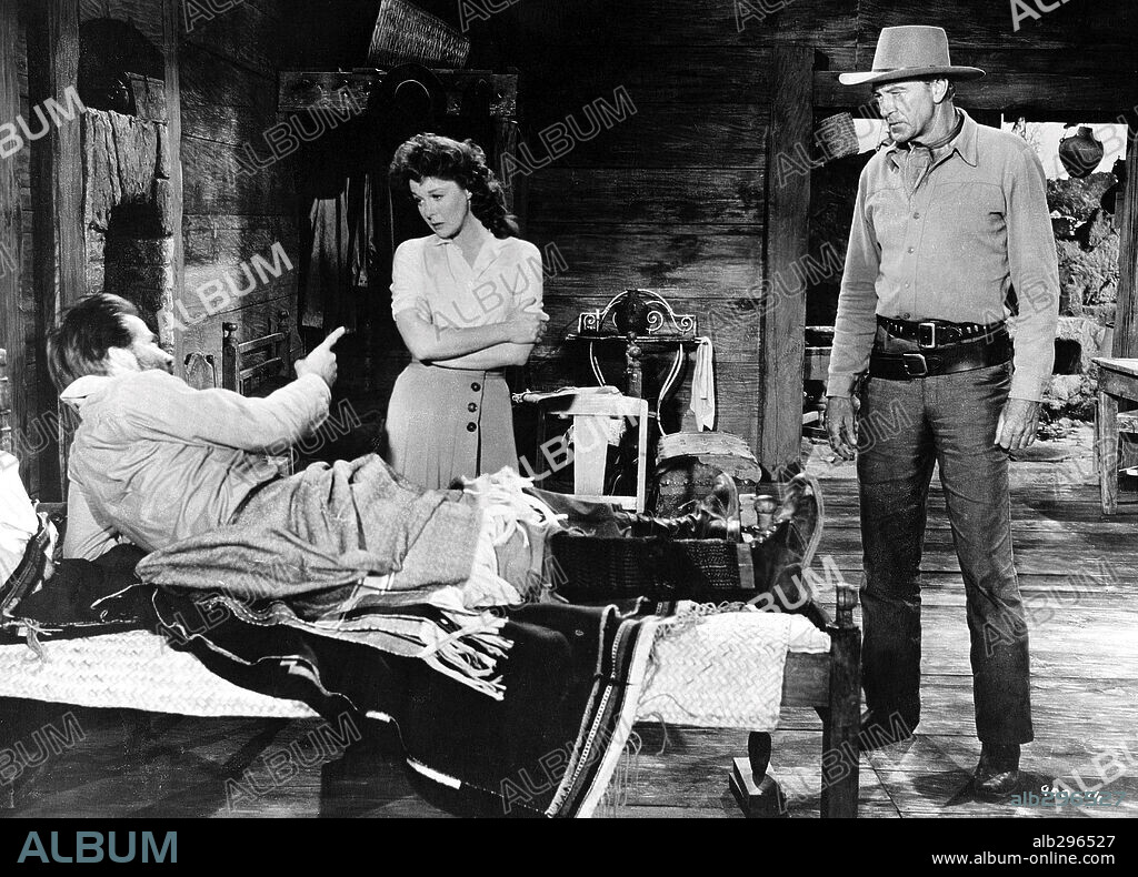 GARY COOPER and SUSAN HAYWARD in GARDEN OF EVIL, 1954, directed by HENRY HATHAWAY. Copyright 20TH CENTURY FOX.