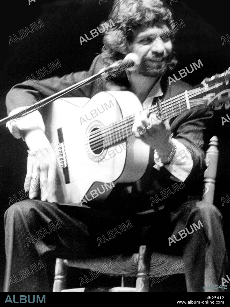 The spanish flamenco singer Camarón de la Isla at Prado de San Sebastian. Sevilla, 1991.