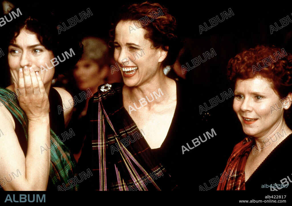 ANDIE MacDOWELL, ANNA CHANCELLOR and IMELDA STAUNTON in CRUSH, 2001, directed by JOHN MCKAY. Copyright PIPEDREAM PICTURES/FILM FOUR FILM COUNCIL/INDUSTRY ENTERTAIN.
