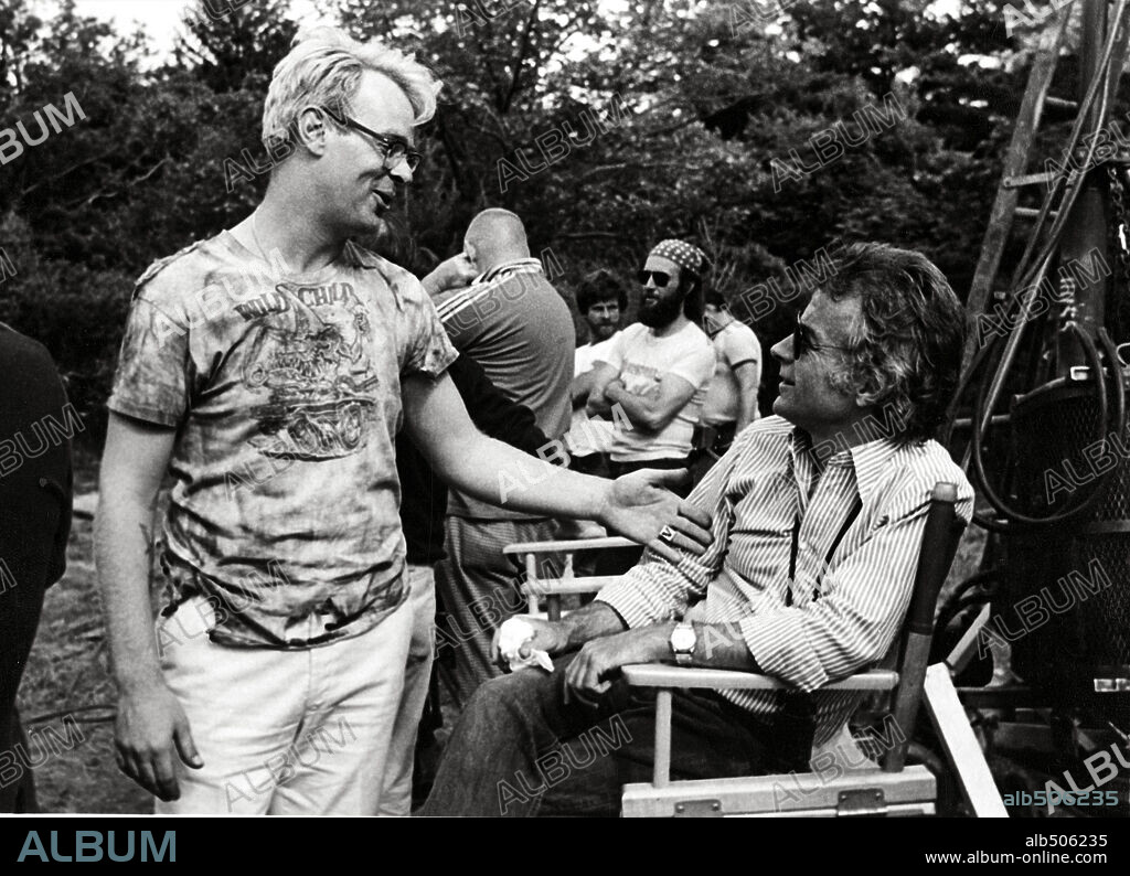 DAN AYKROYD y JOHN G. AVILDSEN en MIS LOCOS VECINOS, 1981 (NEIGHBORS), dirigida por JOHN G. AVILDSEN. Copyright COLUMBIA PICTURES.