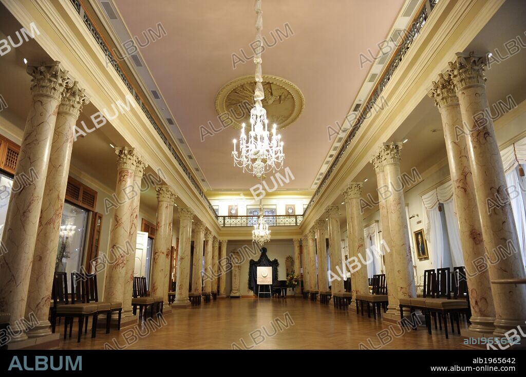 ARTE. ESTILO NEOCLASICO. BALTICO ALEMANA. EUROPA. Christoph Haberland (1750-1803). Arquitecto báltico-alemán. Arquitecto jefe de Riga, considerado uno de los más brillantes maestros del clasicismo letón. "SALA DE LAS COLUMNAS" en el actual MUSEO DE LA HISTORIA Y LA NAVEGACIÓN de Riga. con 36 colunas corintias. Construida en 1779, durante el reiando de la emperatriz Catalina II la Grande. Letonia.