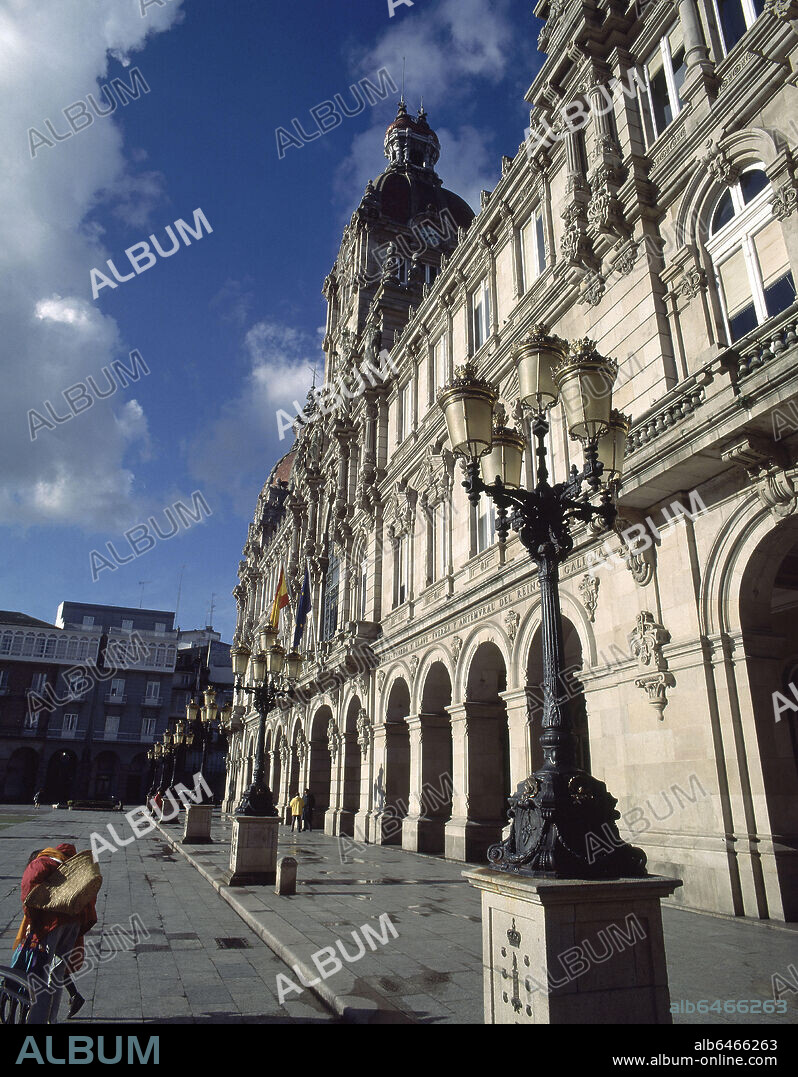 PEDRO MARIÑO Y ORTEGA (1865-1931). AYUNTAMIENTO DE LA CORUÑA CONSTRUIDO A PRINCIPIOS DEL SIGLO XX EN ESTILO MODERNISTA SITUADO EN LA PLAZA DE MARIA PITA - FOTO AÑOS 90 -.