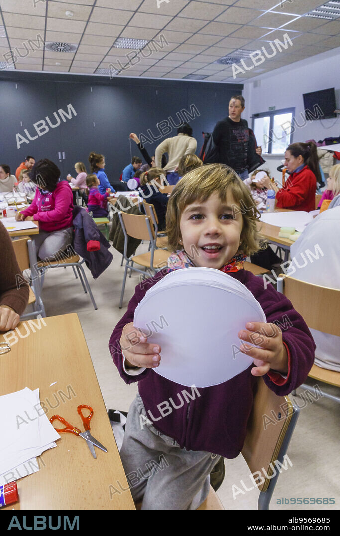 taller de decoracion de navidad, Mallorca, islas baleares, Spain.