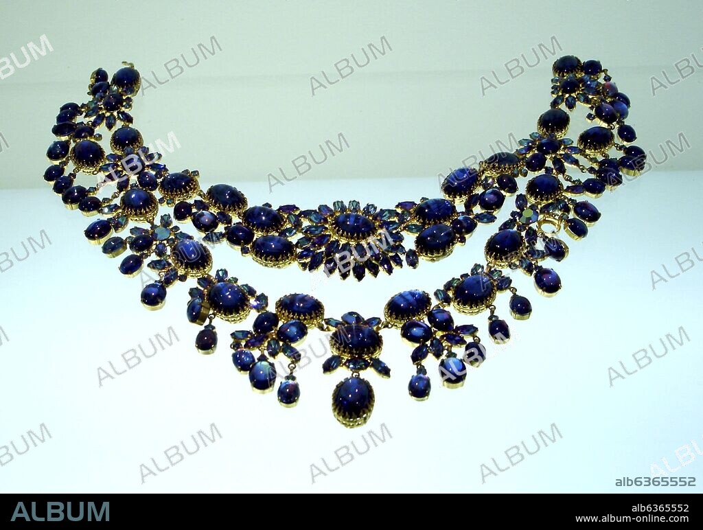 COLLAR PROCEDENTE DE FRANCIA - 1950 - BISUTERIA - DISEÑO DE CHRISTIAN DIOR.