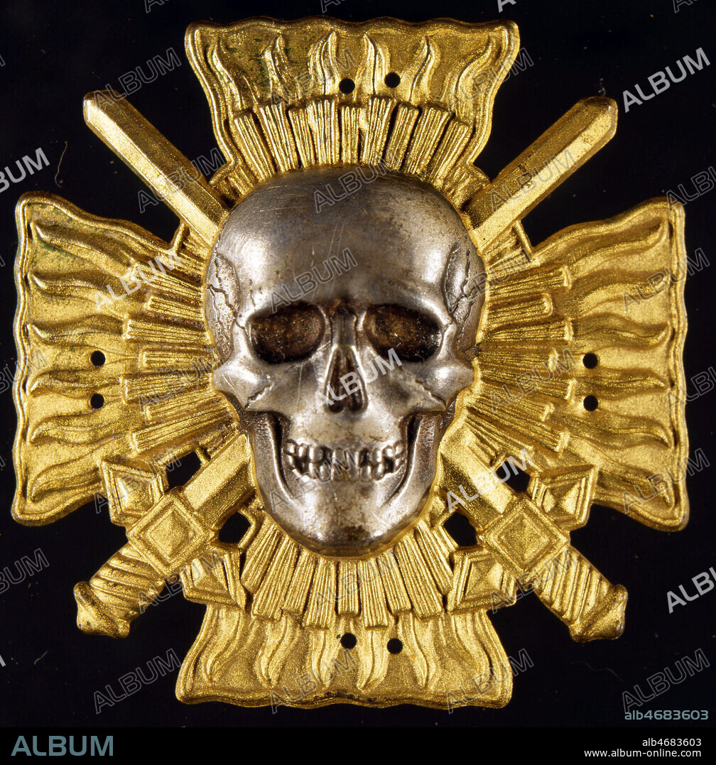 Insigne des Croix de Feu. Credit : JEAN VIGNE / KHARBINE-TAPABOR.