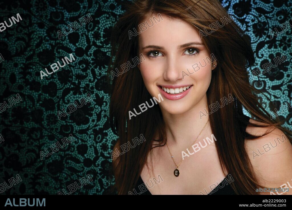 EMMA ROBERTS in HOTEL FOR DOGS, 2009, directed by THOR FREUDENTHAL. Copyright DREAMWORKS SKG.