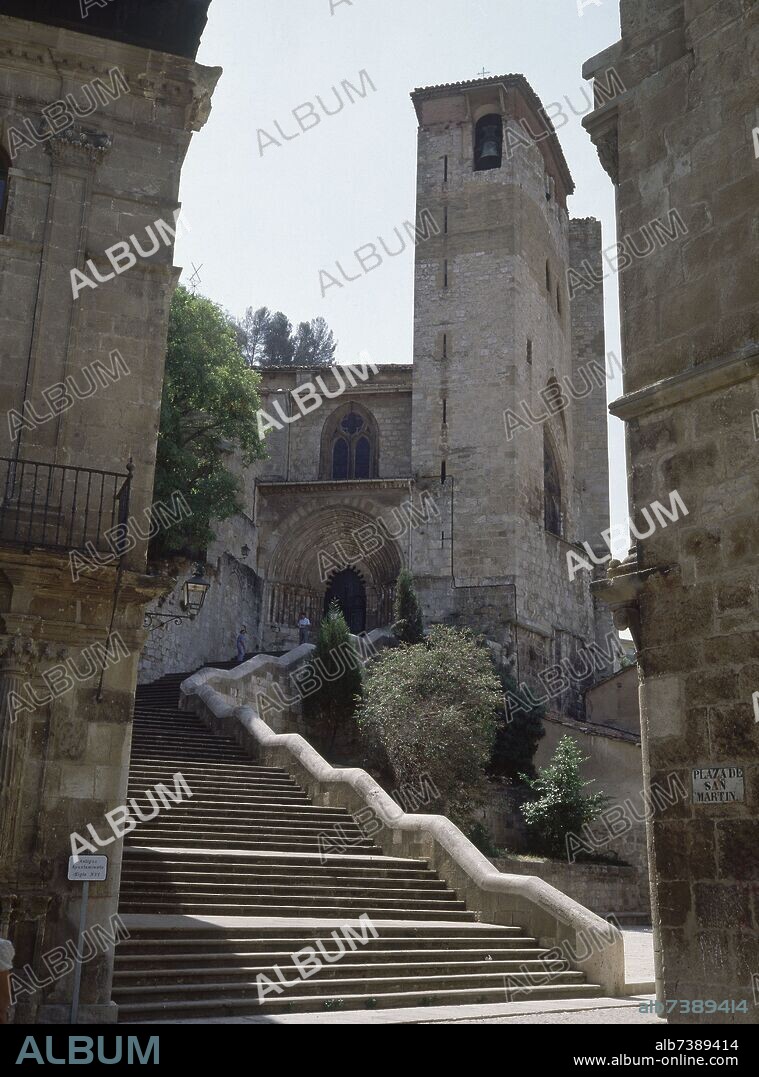 ESCALERAS DE SUBIDA A LA IGLESIA DE SAN PEDRO DE LA RUA - SIGLO XII/XIII.