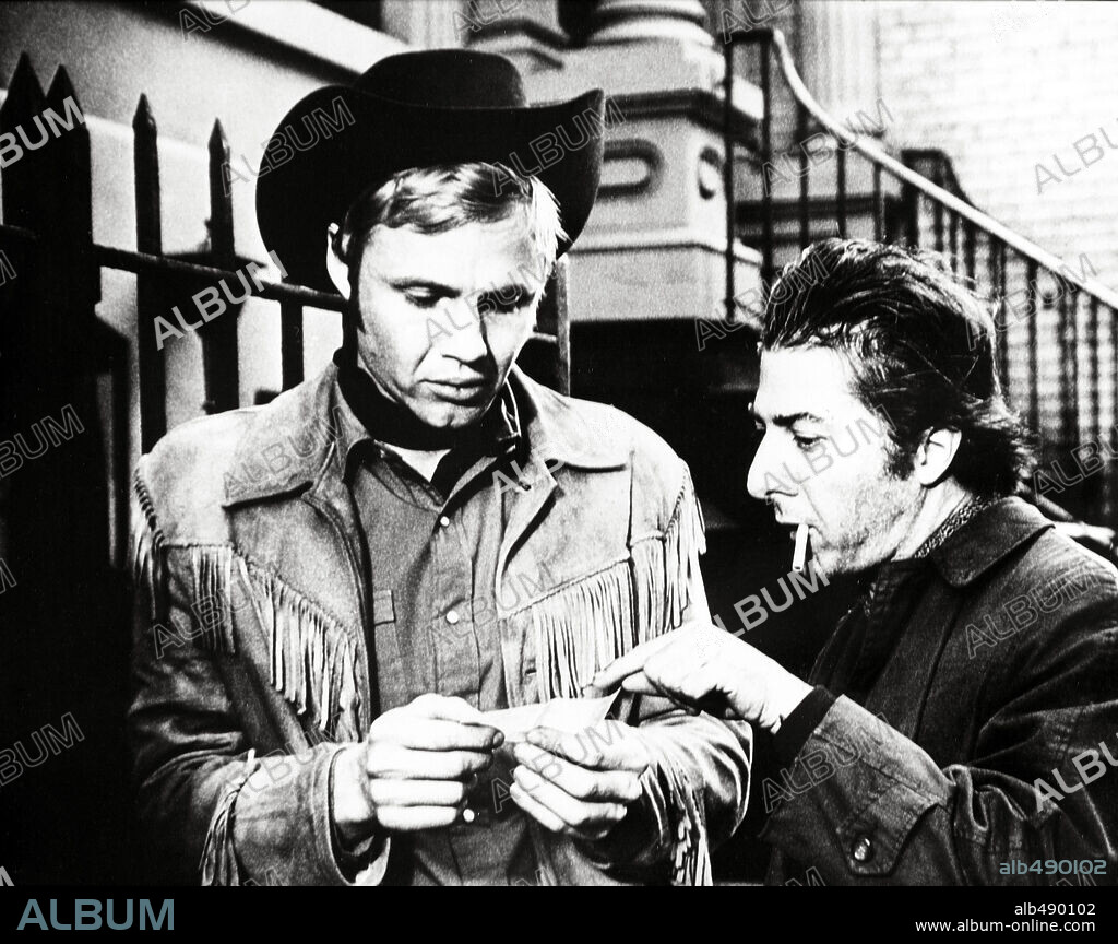 DUSTIN HOFFMAN et JON VOIGHT dans MIDNIGHT COWBOY, 1969, réalisé par JOHN SCHLESINGER. Copyright UNITED ARTISTS.