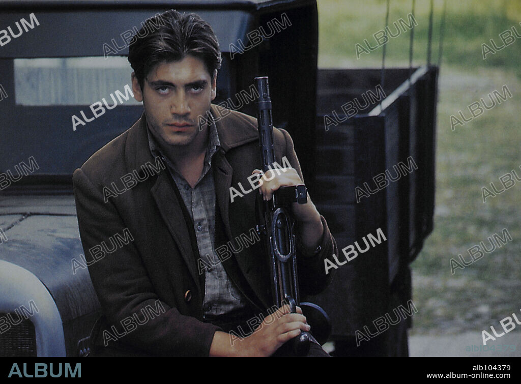 JAVIER BARDEM en HUIDOS, 1993, dirigida por SANCHO GRACIA. Copyright S.G. PRODUCCIONES CINEMATOGRAFICA.